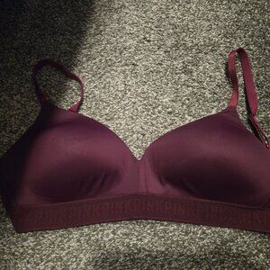 Pink/Victoria Secret Size 34DD Wear everwhere Maroon Wireless lightly lined bra